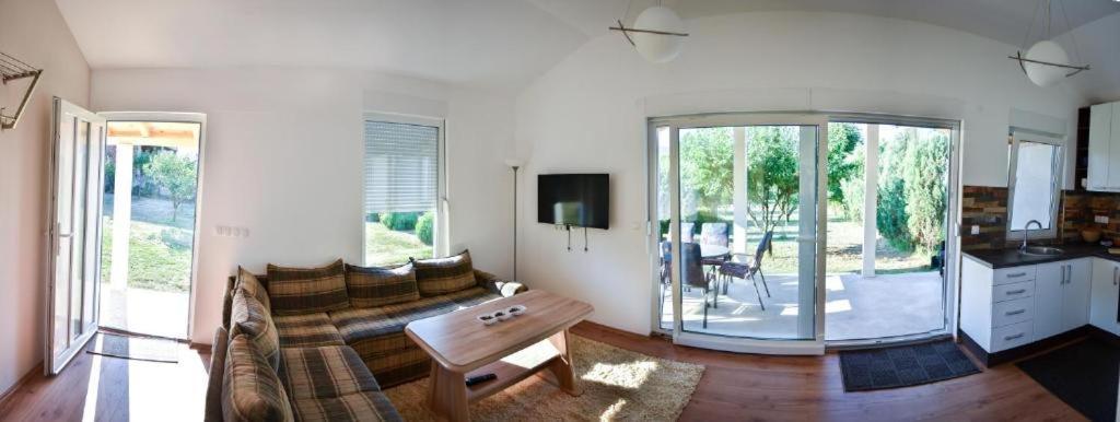 Holiday Homes Fig Благай Екстериор снимка